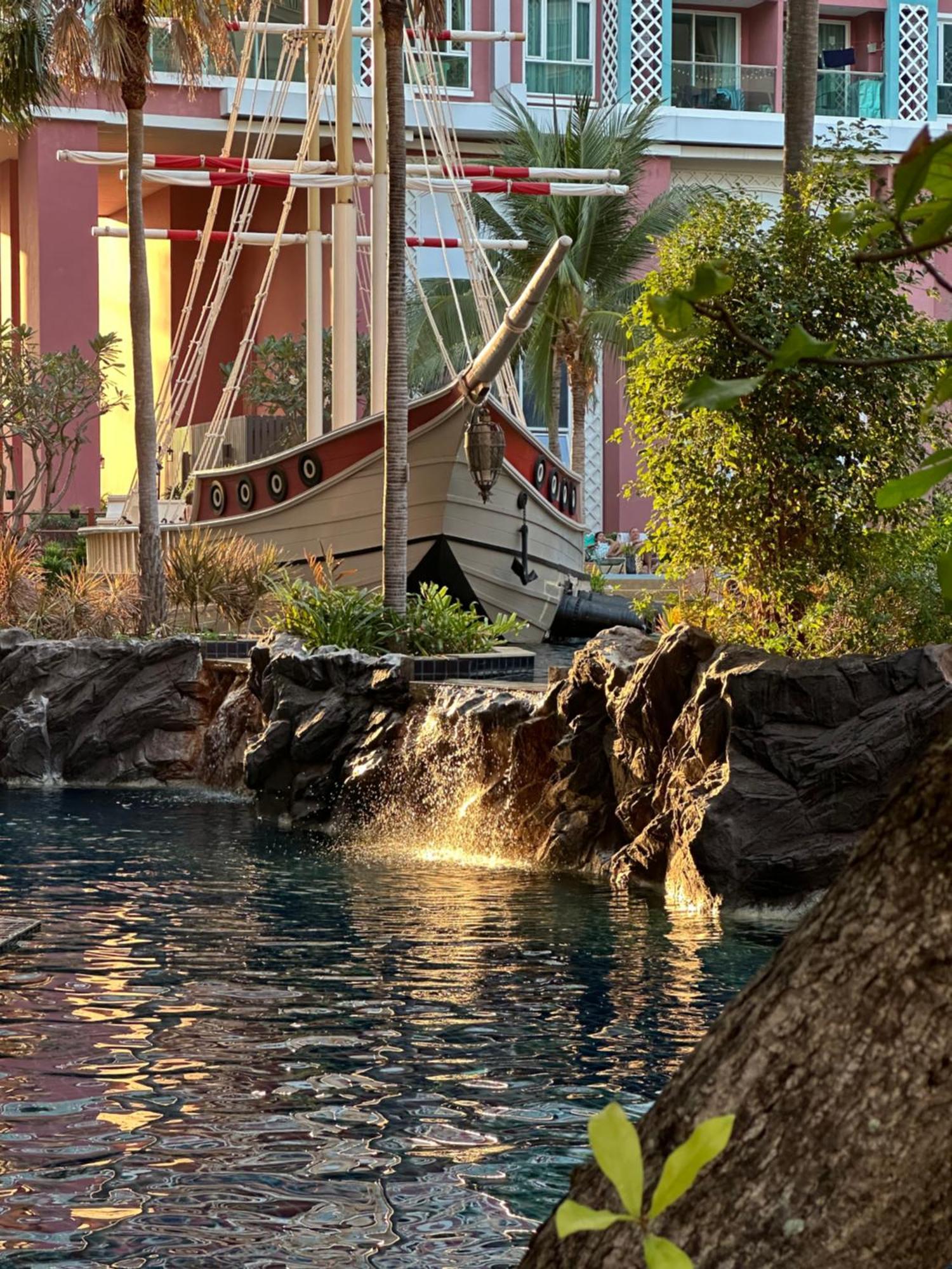 Grande Caribbean Resort Pattaya Extérieur photo